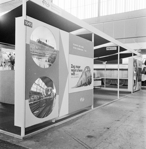 859344 Afbeelding van de stand van de N.S. op de Voorjaarsbeurs in de Jaarbeurs te Utrecht.
